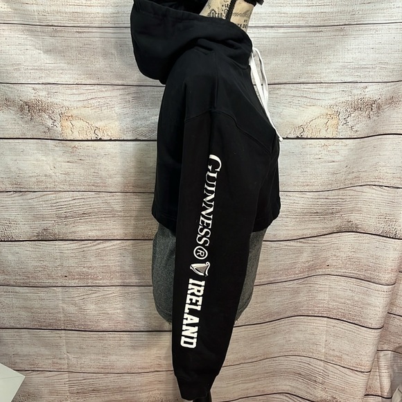 Guinness Cropped Sweatshirt Hoodie with Faux Shirt Underneath Size Large Beer - Picture 4 of 10